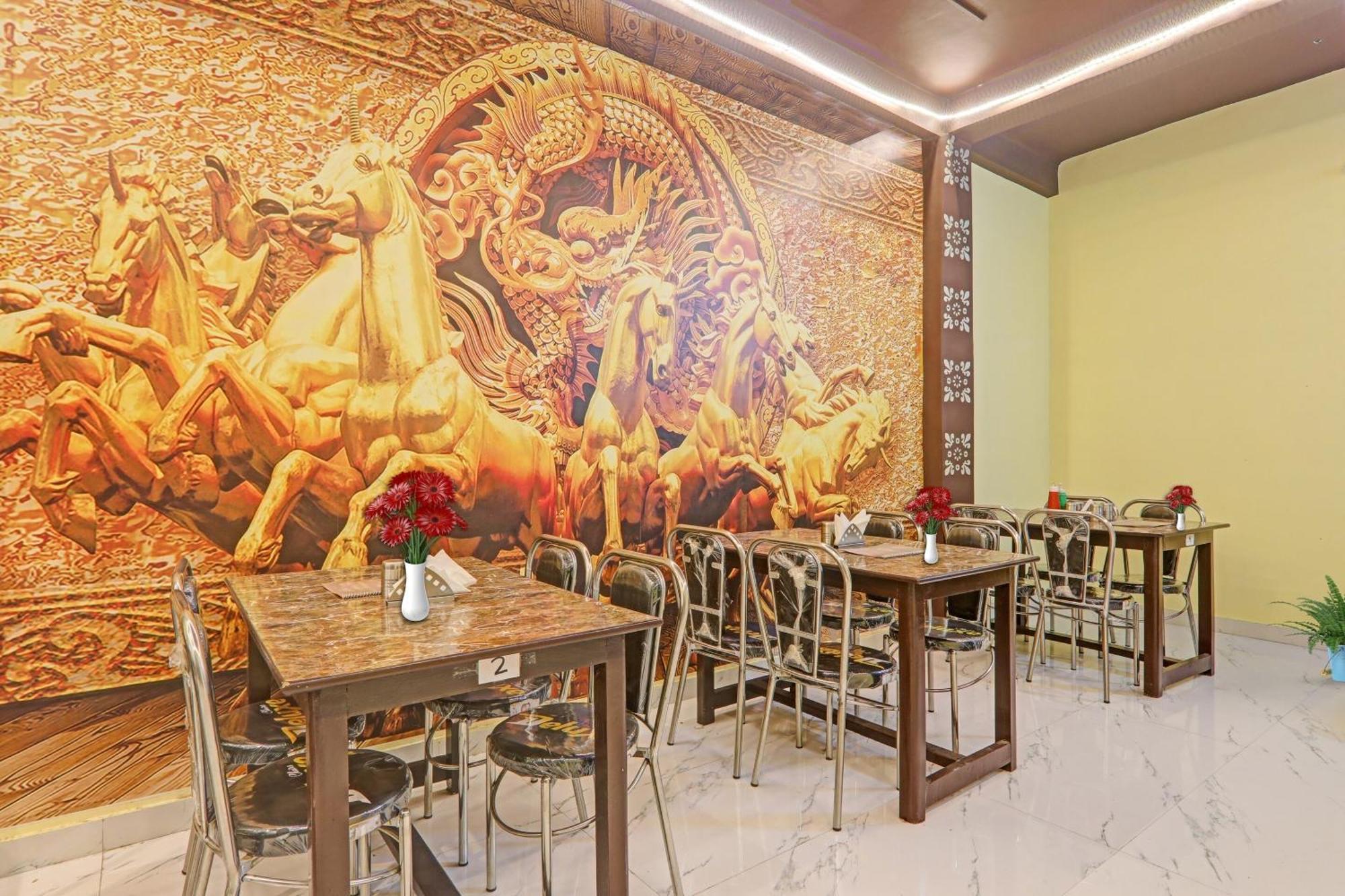 Hotel O Sai Galaxy Hotel & Restaurant Kanpur Bagian luar foto